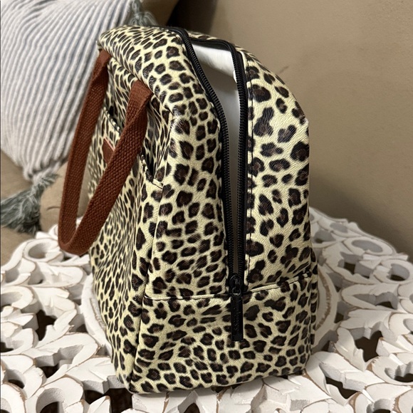 Stylish Leopard Print Insulated Lunch/Travel Bag with Brown Handles - Picture 4 of 6